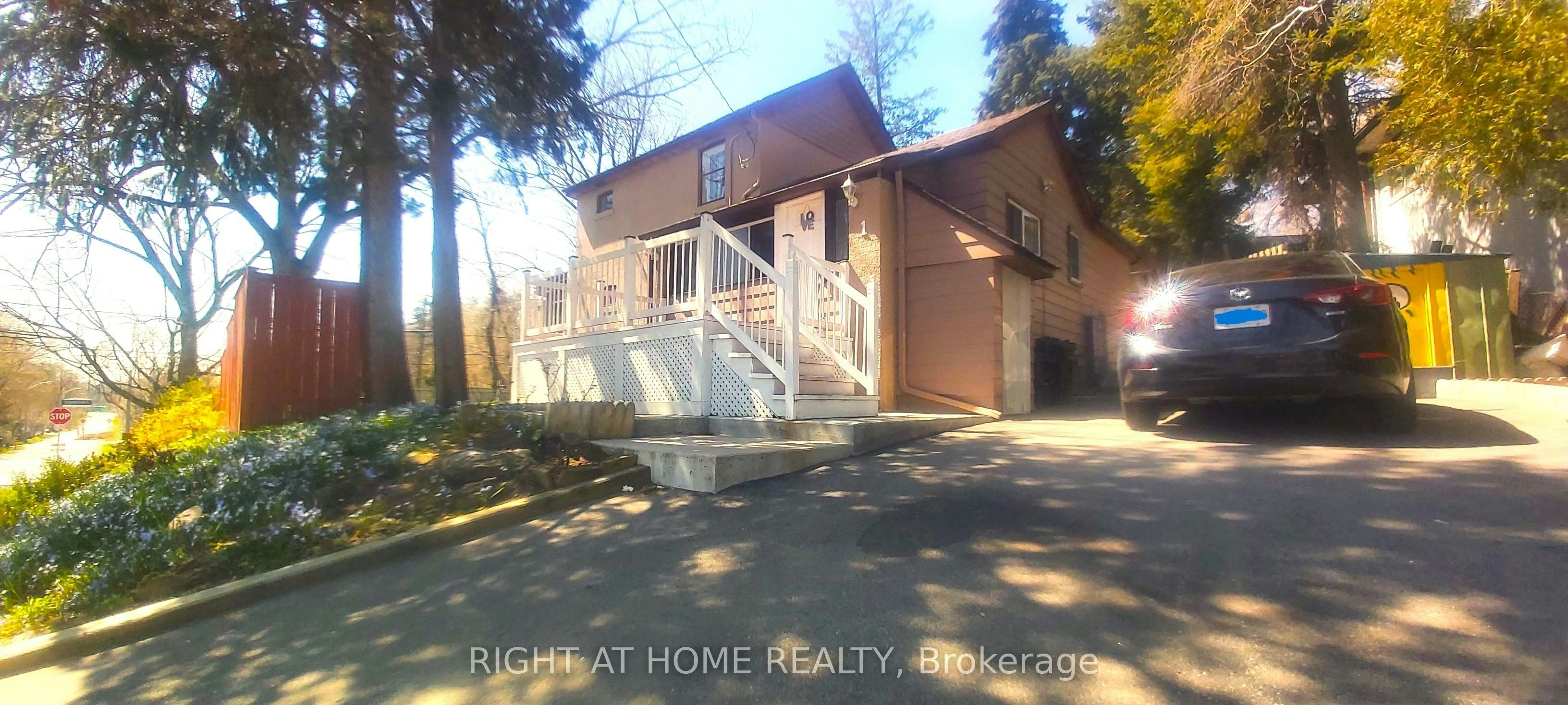 1 Edgebrook Drive, Toronto, ON, M9V 1E1