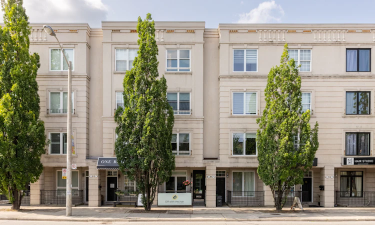 960A The Queensway N/A
