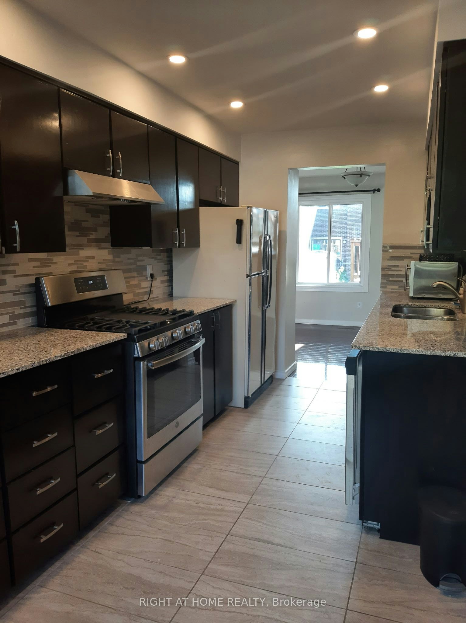 39 Hockley Path, Brampton, ON, L6V 3R2 - 4