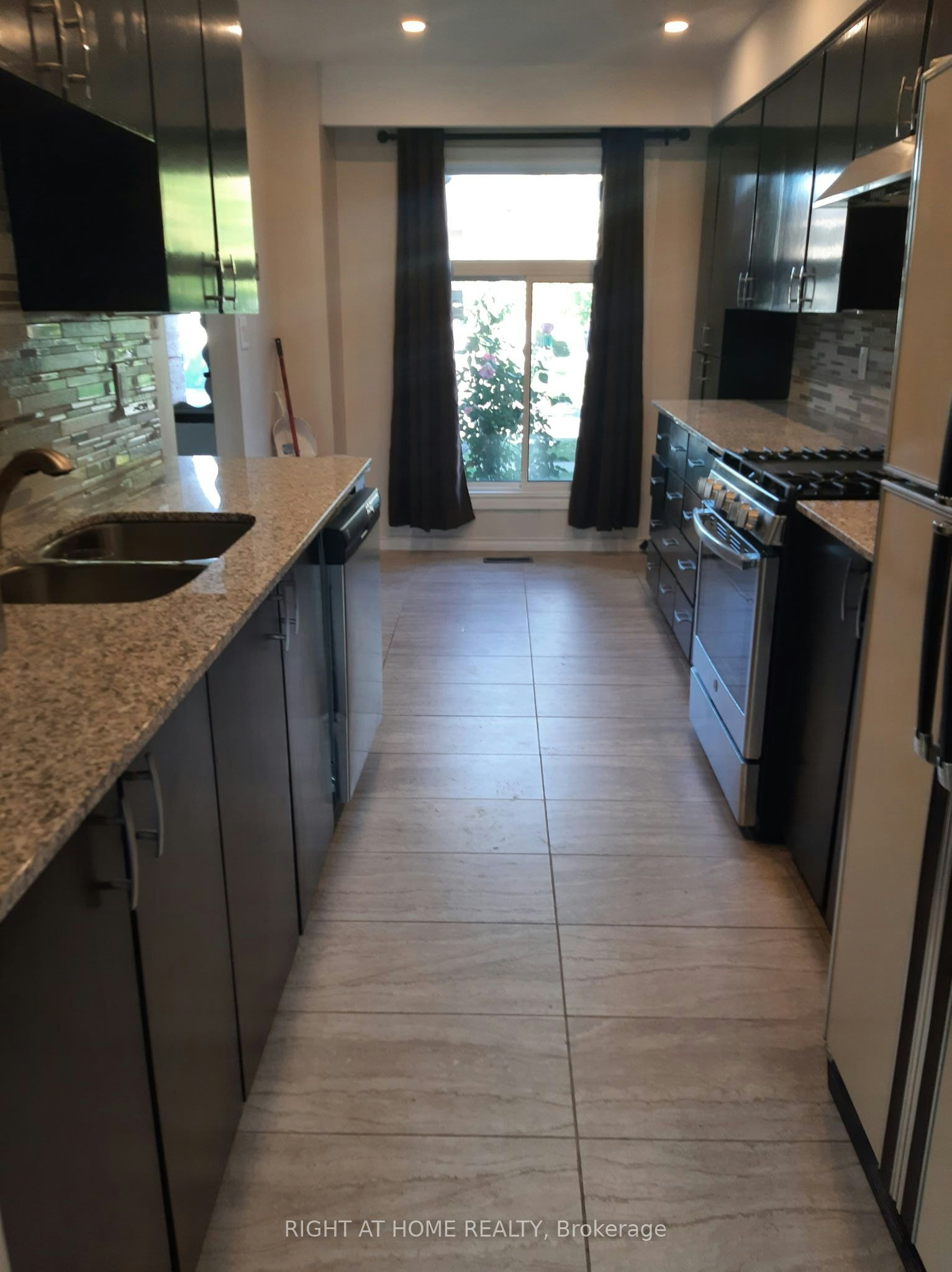 39 Hockley Path, Brampton, ON, L6V 3R2 - 3