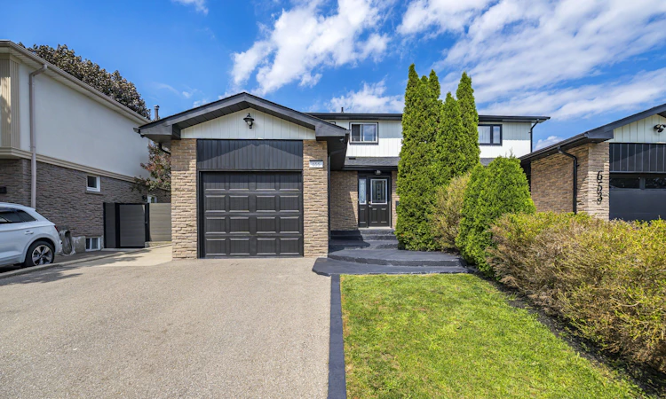 655 Dodsworth Crescent