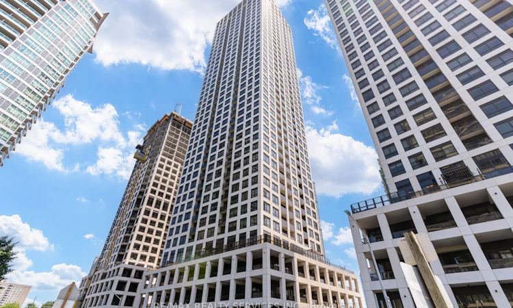 308-30 Elm Drive W