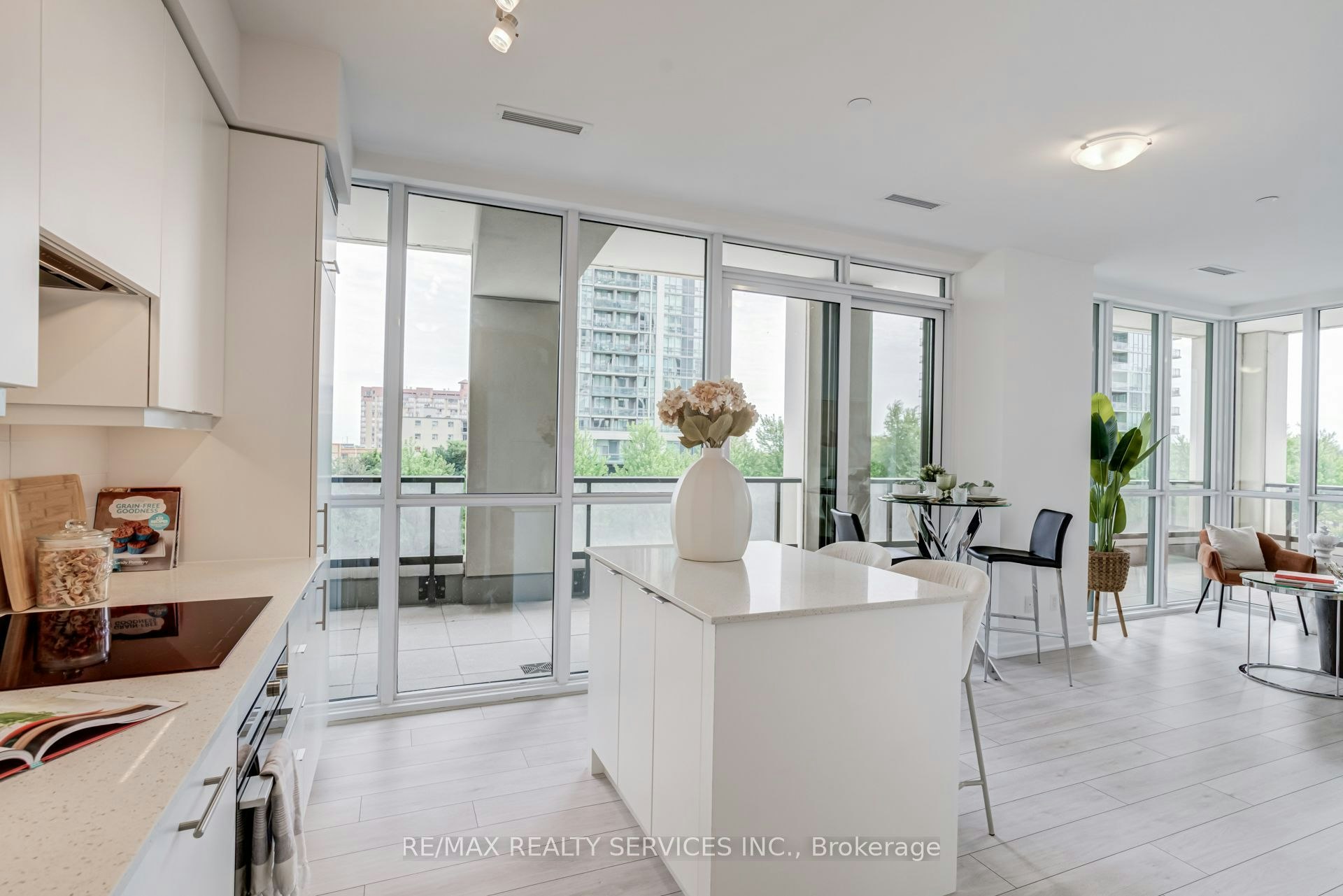 308-30 Elm Drive W, Mississauga, ON, L5B 0N6