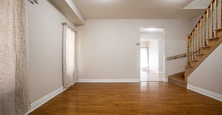 576 Courtney Valley Road, Mississauga, ON, L5V 0C2 - 5