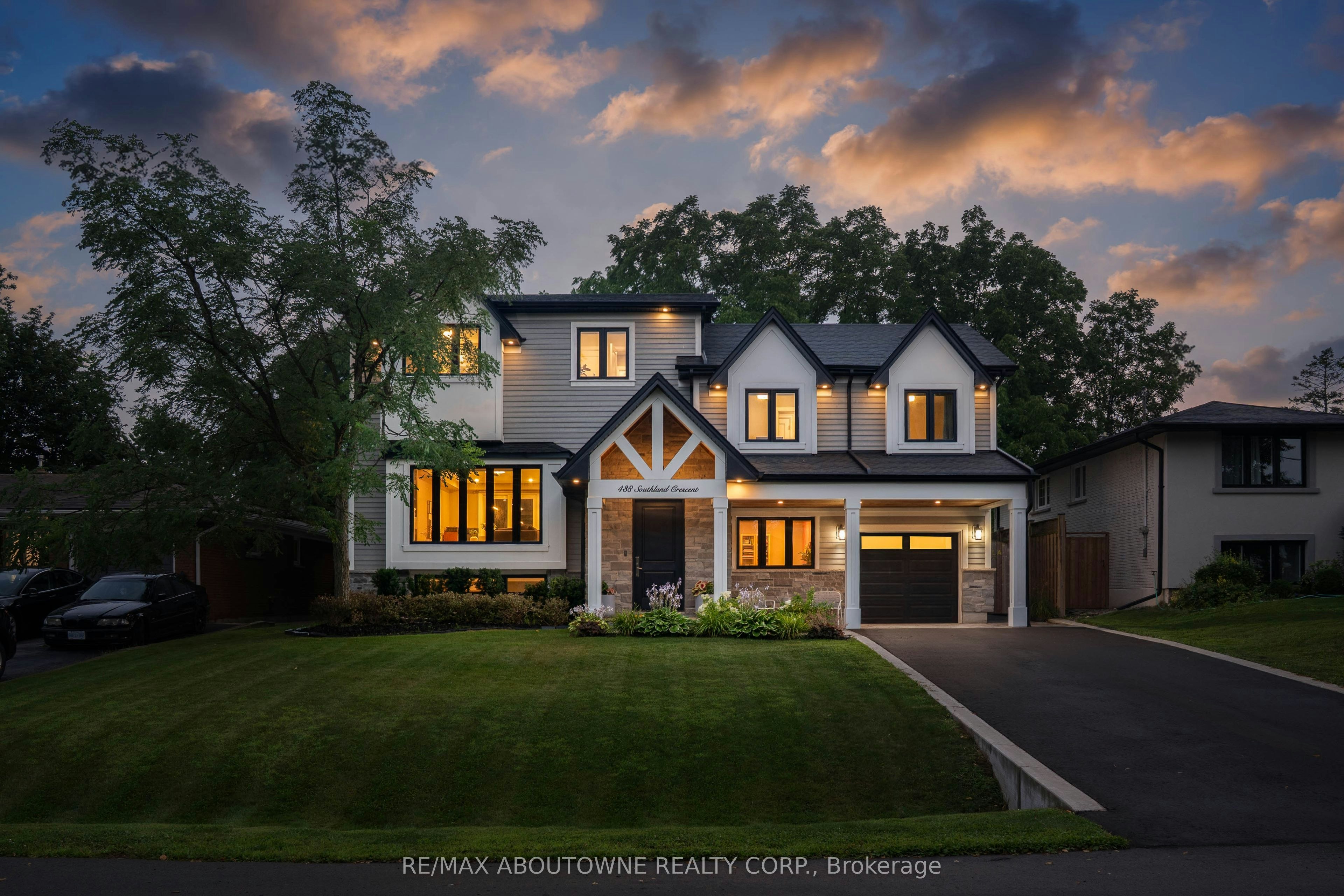 438 Southland Crescent, Oakville, ON, L6L 3N8