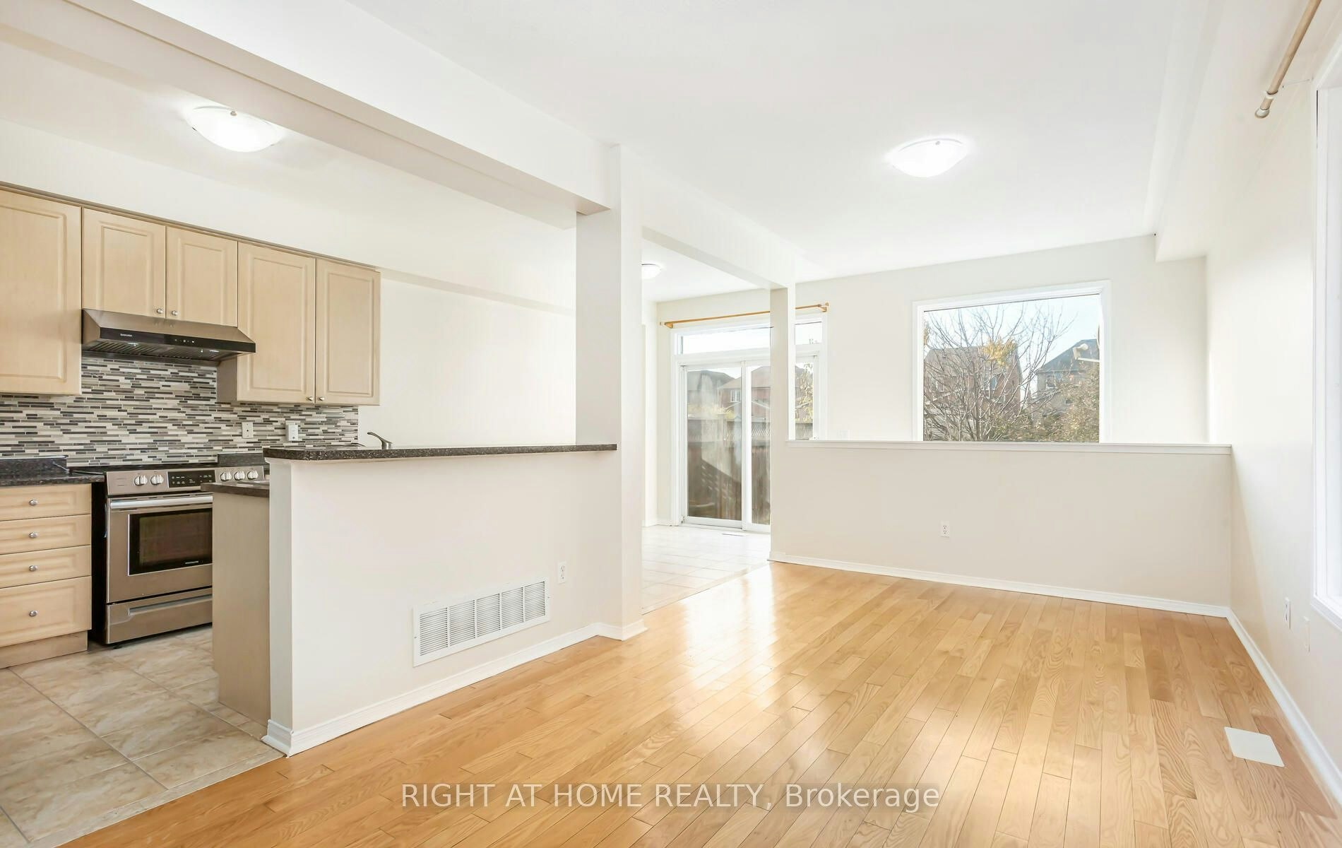 5042 Oscar Peterson Boulevard, Mississauga, ON, L5M 7W3 - 5