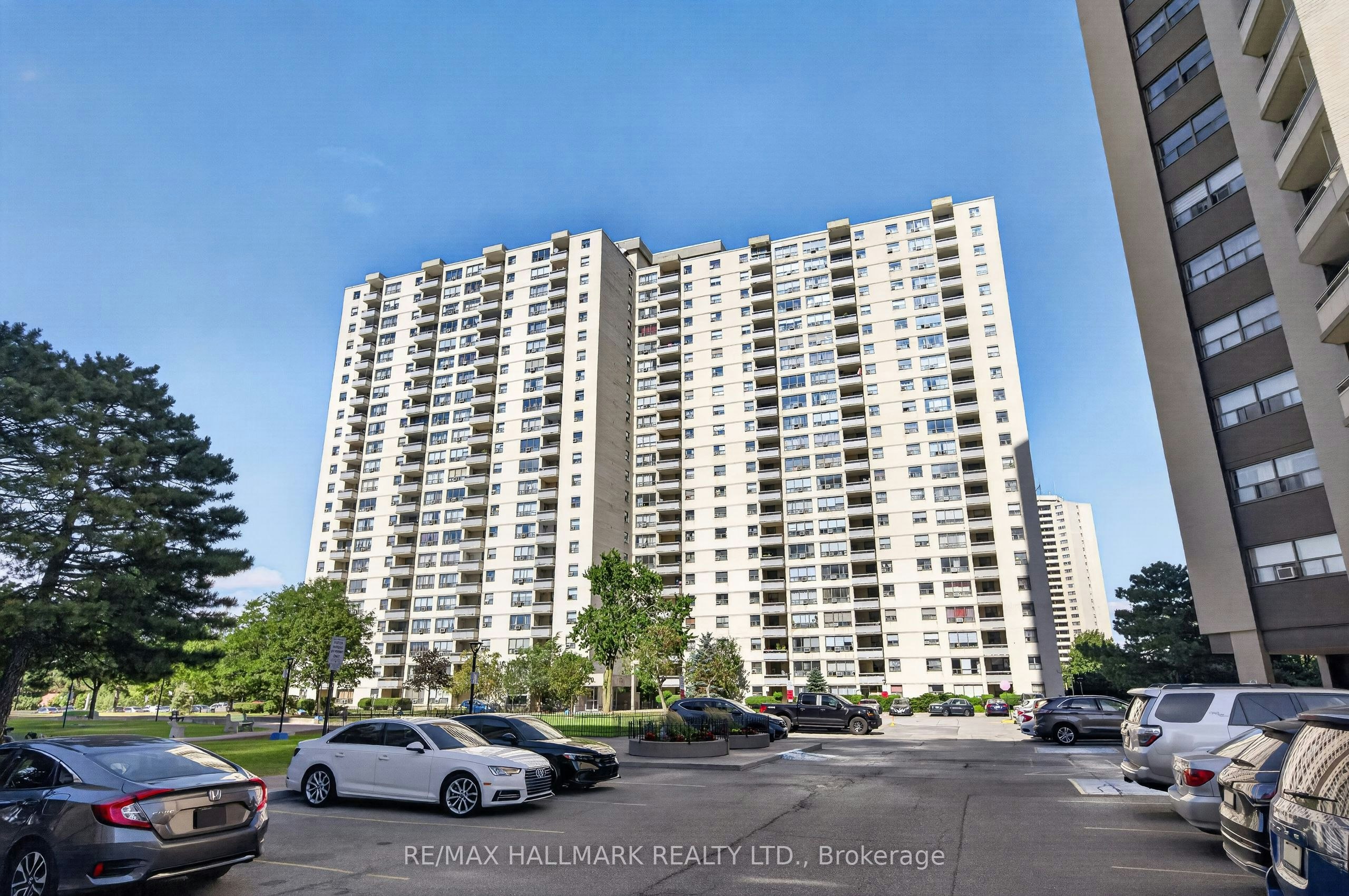 912-370 Dixon Road, Toronto, ON, M9R 1T2