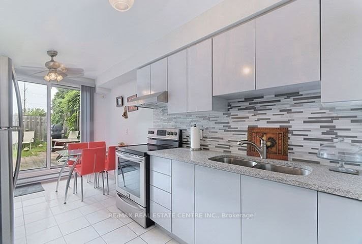 200-2170 Bromsgrove Road, Mississauga, ON, L5J 4J2 - 4