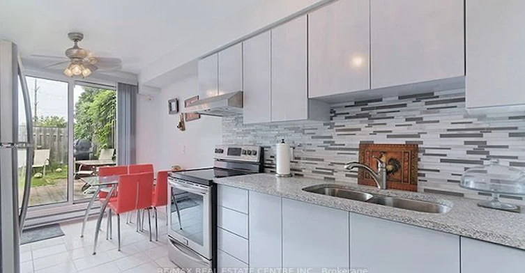 200-2170 Bromsgrove Road, Mississauga, ON, L5J 4J2 - 4