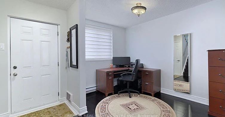 200-2170 Bromsgrove Road, Mississauga, ON, L5J 4J2 - 2
