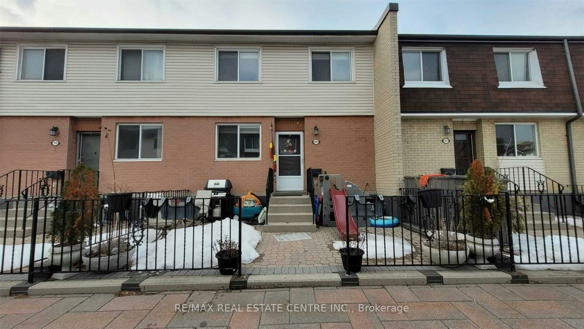 200-2170 Bromsgrove Road, Mississauga, ON, L5J 4J2