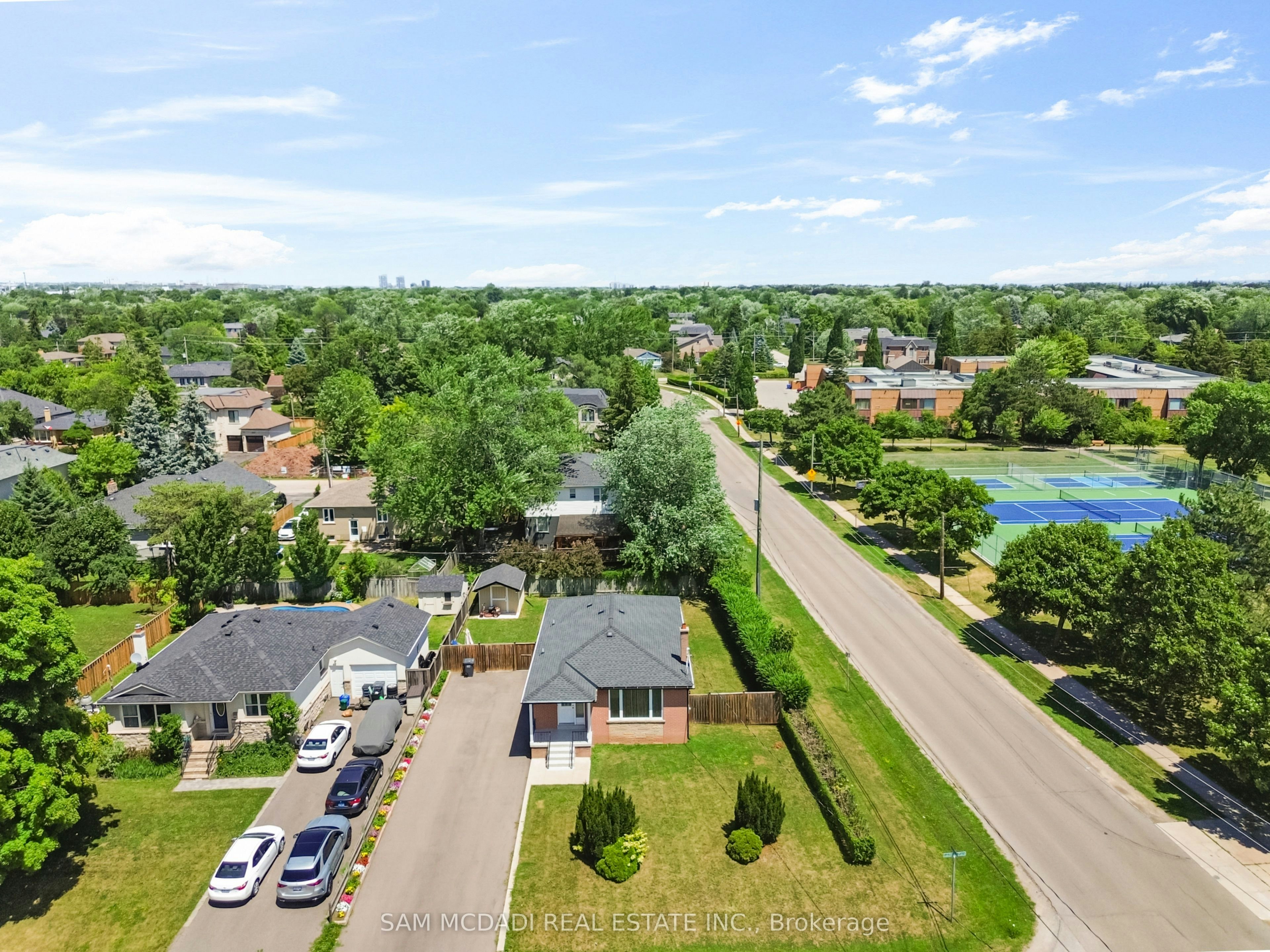 Upper-544 Sandmere Place, Oakville, ON, L6L 4G4