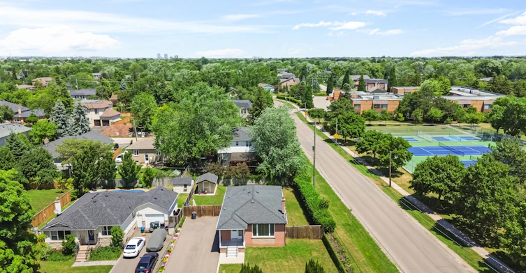 Upper-544 Sandmere Place, Oakville, ON, L6L 4G4