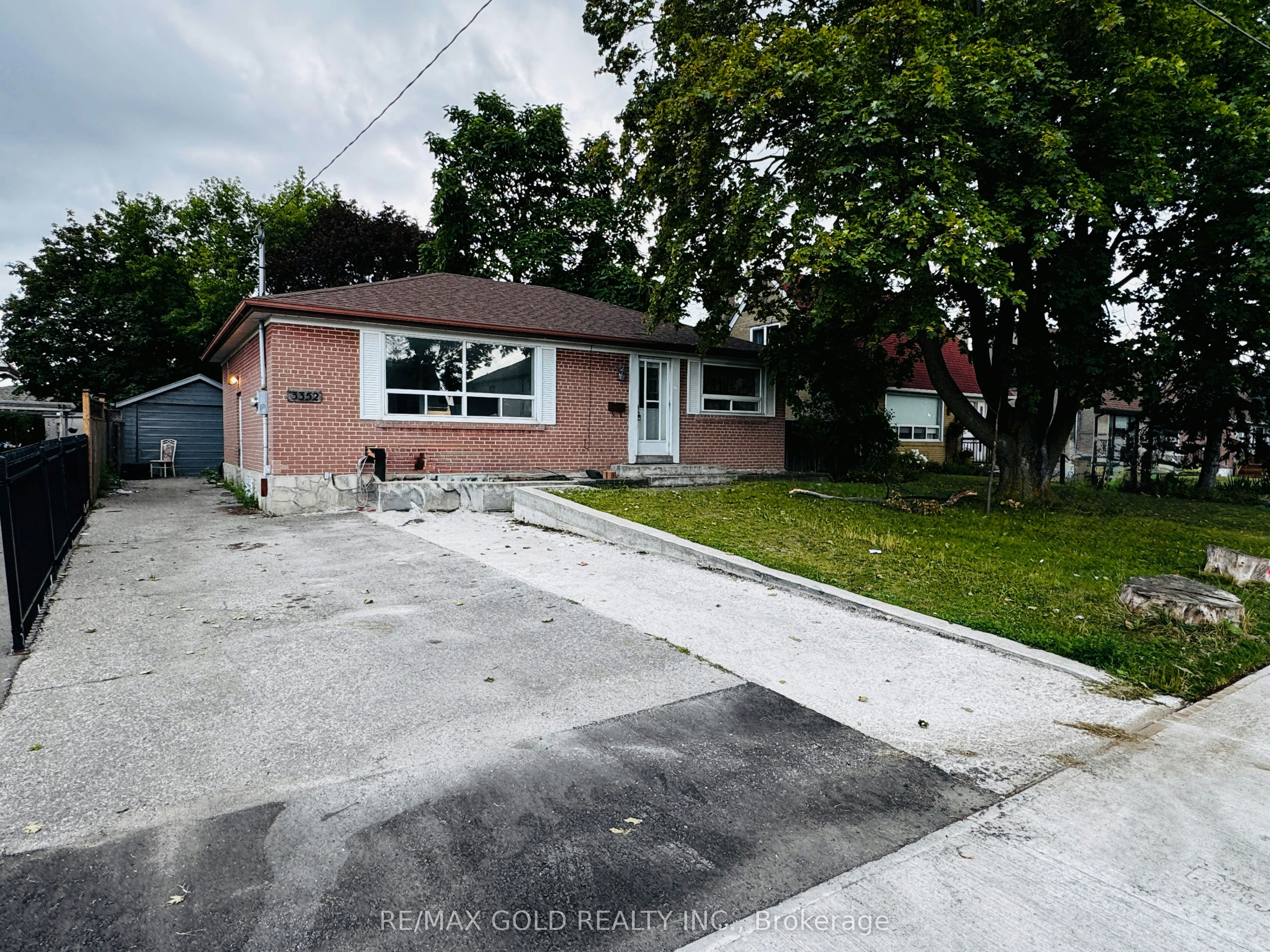 3352 Etude Drive, Mississauga, ON, L4T 1T3 - 2