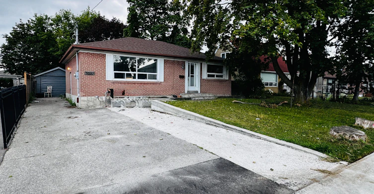 3352 Etude Drive, Mississauga, ON, L4T 1T3 - 2