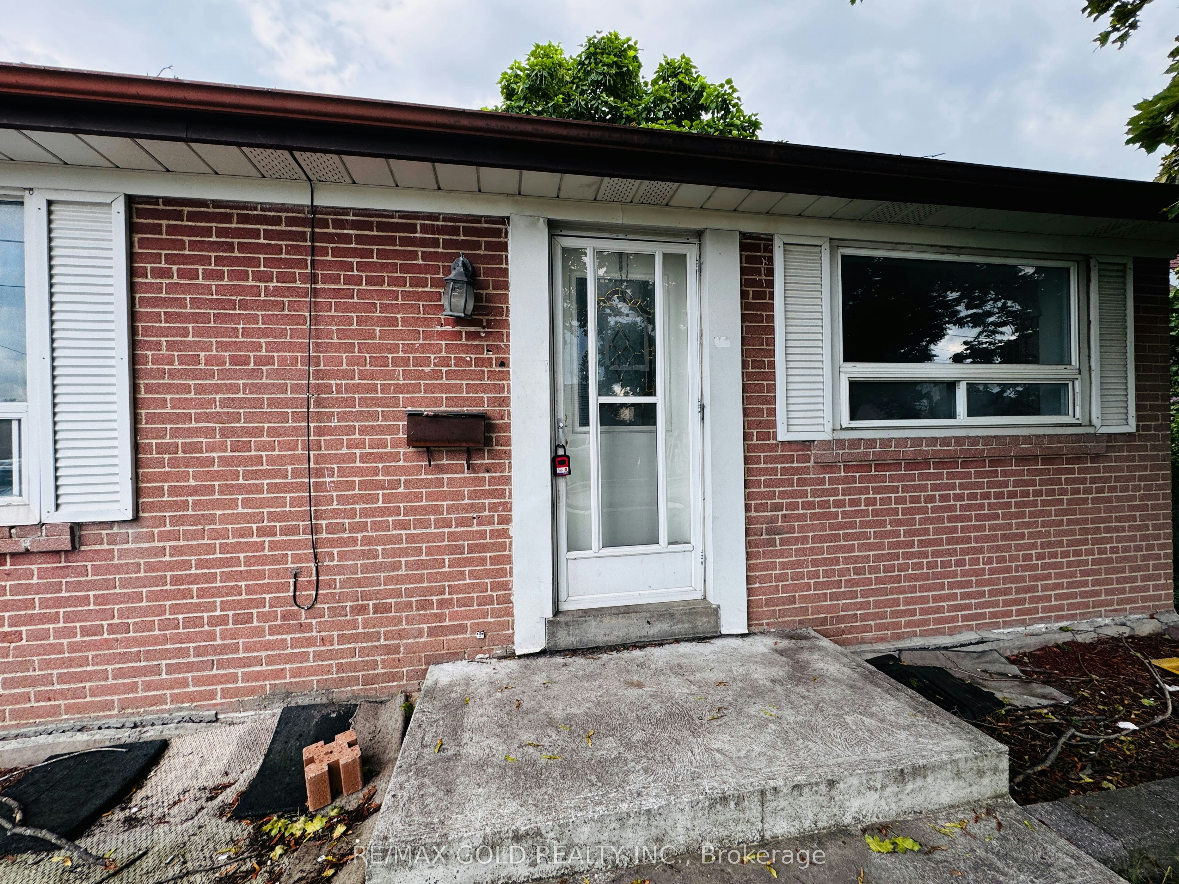 3352 Etude Drive, Mississauga, ON, L4T 1T3 - 4