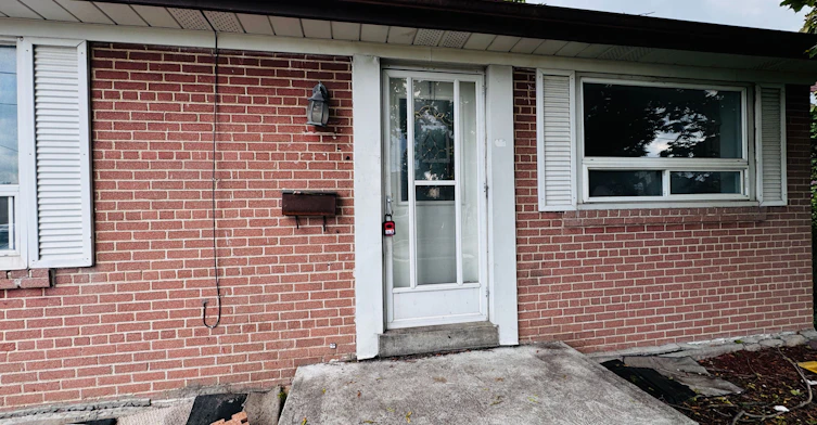 3352 Etude Drive, Mississauga, ON, L4T 1T3 - 4