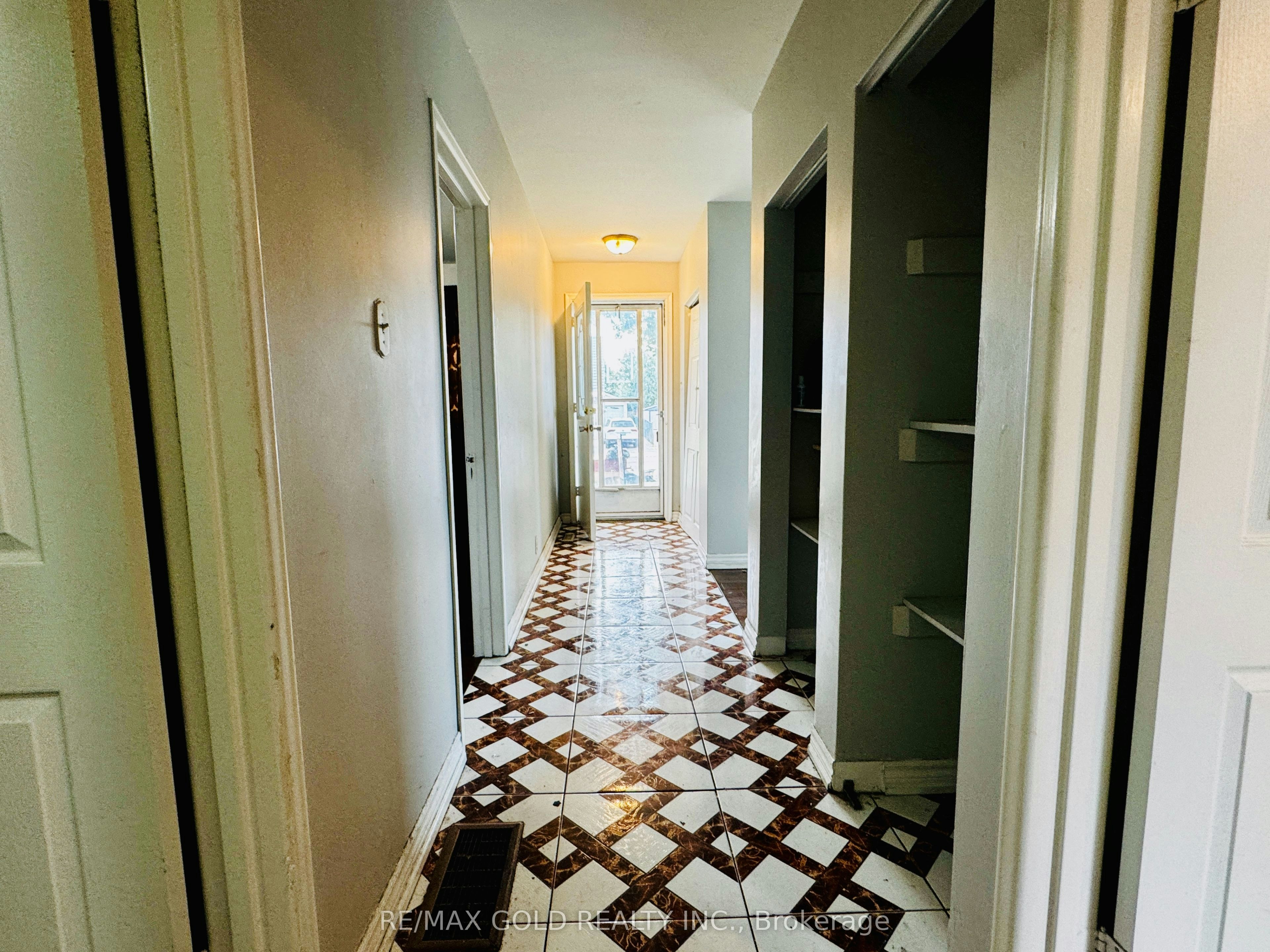3352 Etude Drive, Mississauga, ON, L4T 1T3 - 6