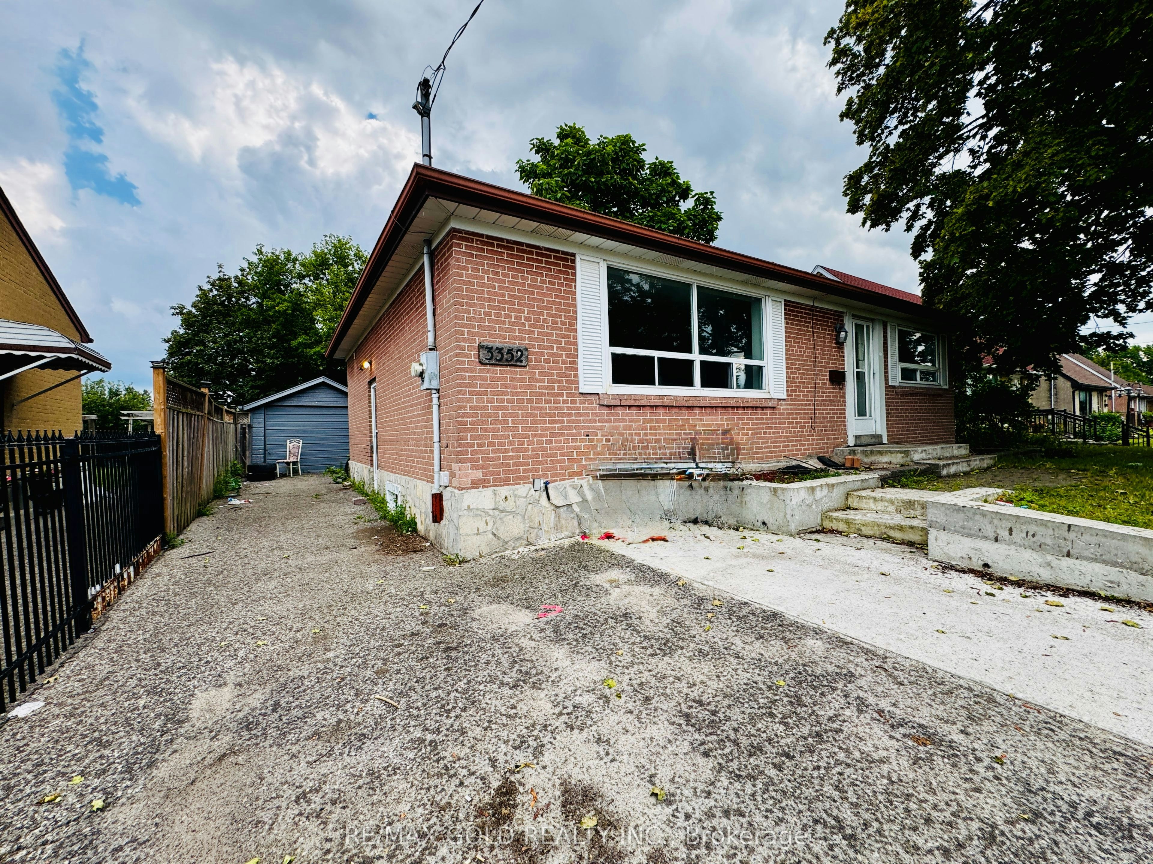 3352 Etude Drive, Mississauga, ON, L4T 1T3 - 3
