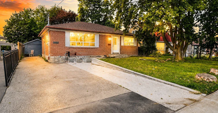3352 Etude Drive, Mississauga, ON, L4T 1T3