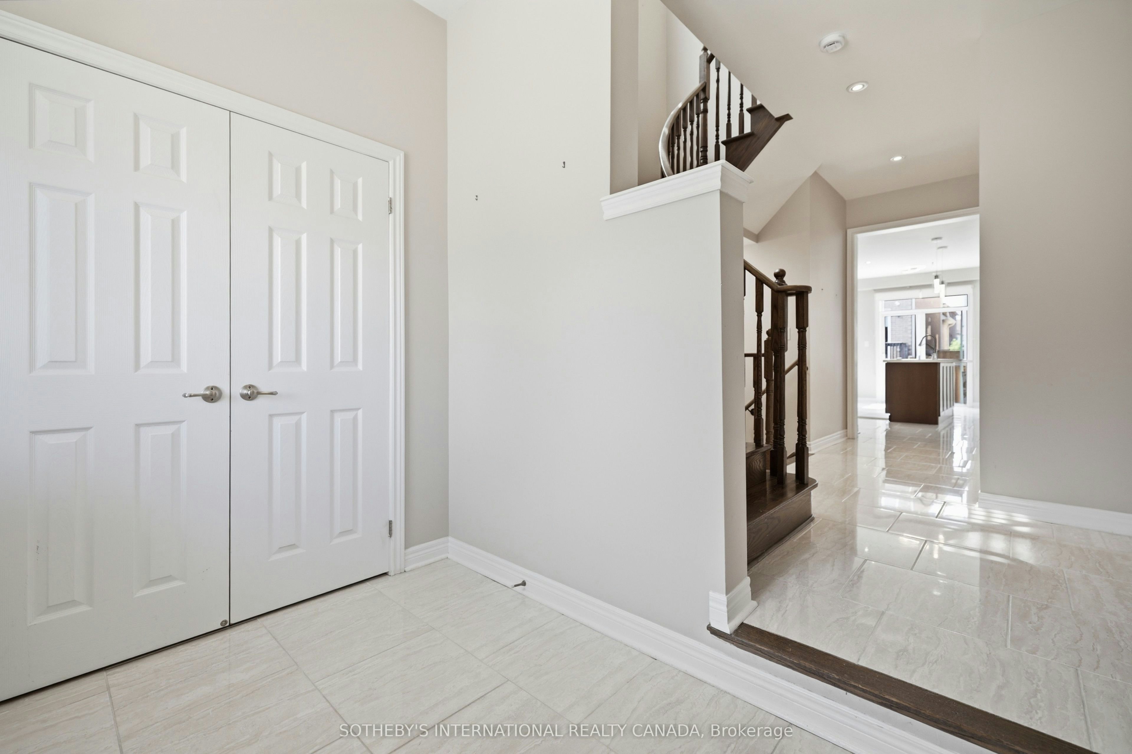 271 Sarah Cline Drive, Oakville, ON, L6M 0V4 - 2