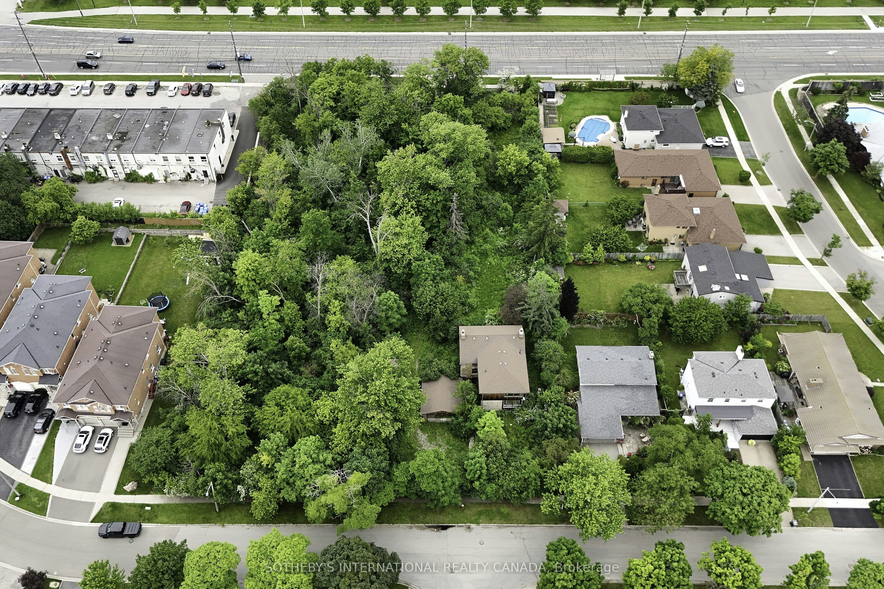 1050 Burnhamthorpe Road E, Mississauga, ON, L4Y 2X6