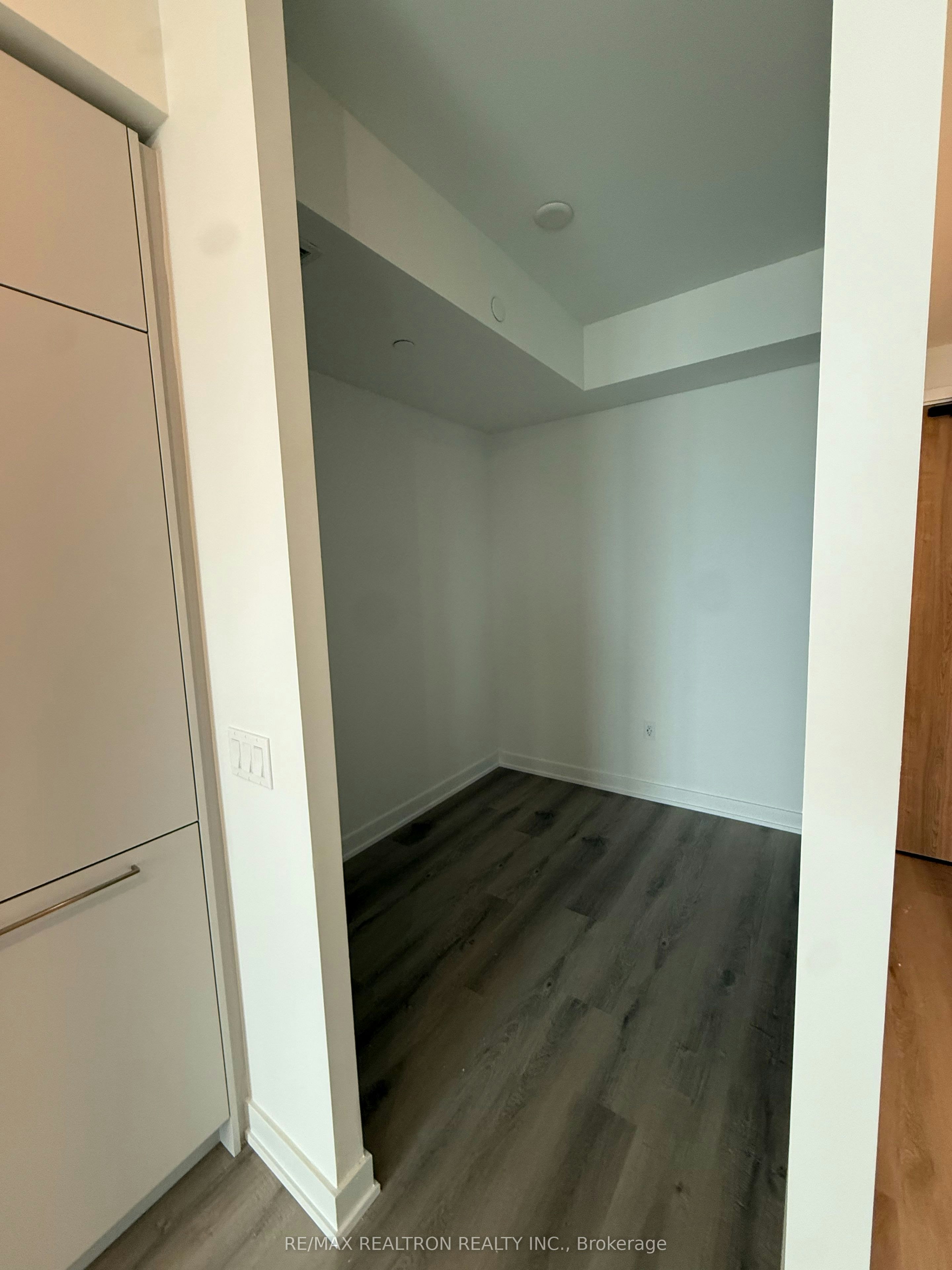 2912-1 Fairview Road, Mississauga, ON, L5A 0B4 - 8