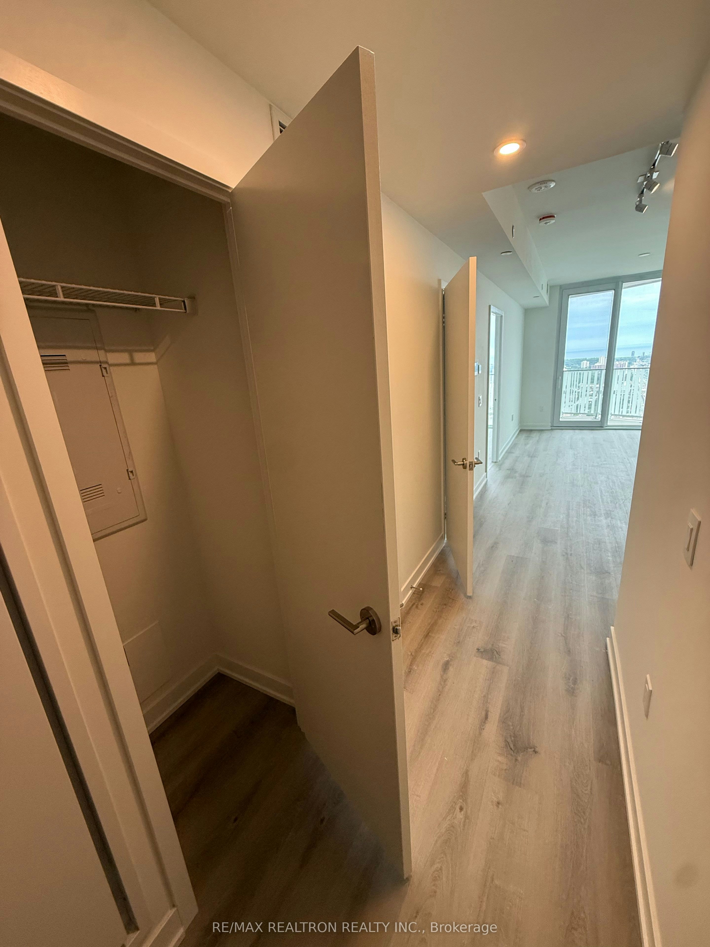 2912-1 Fairview Road, Mississauga, ON, L5A 0B4 - 4