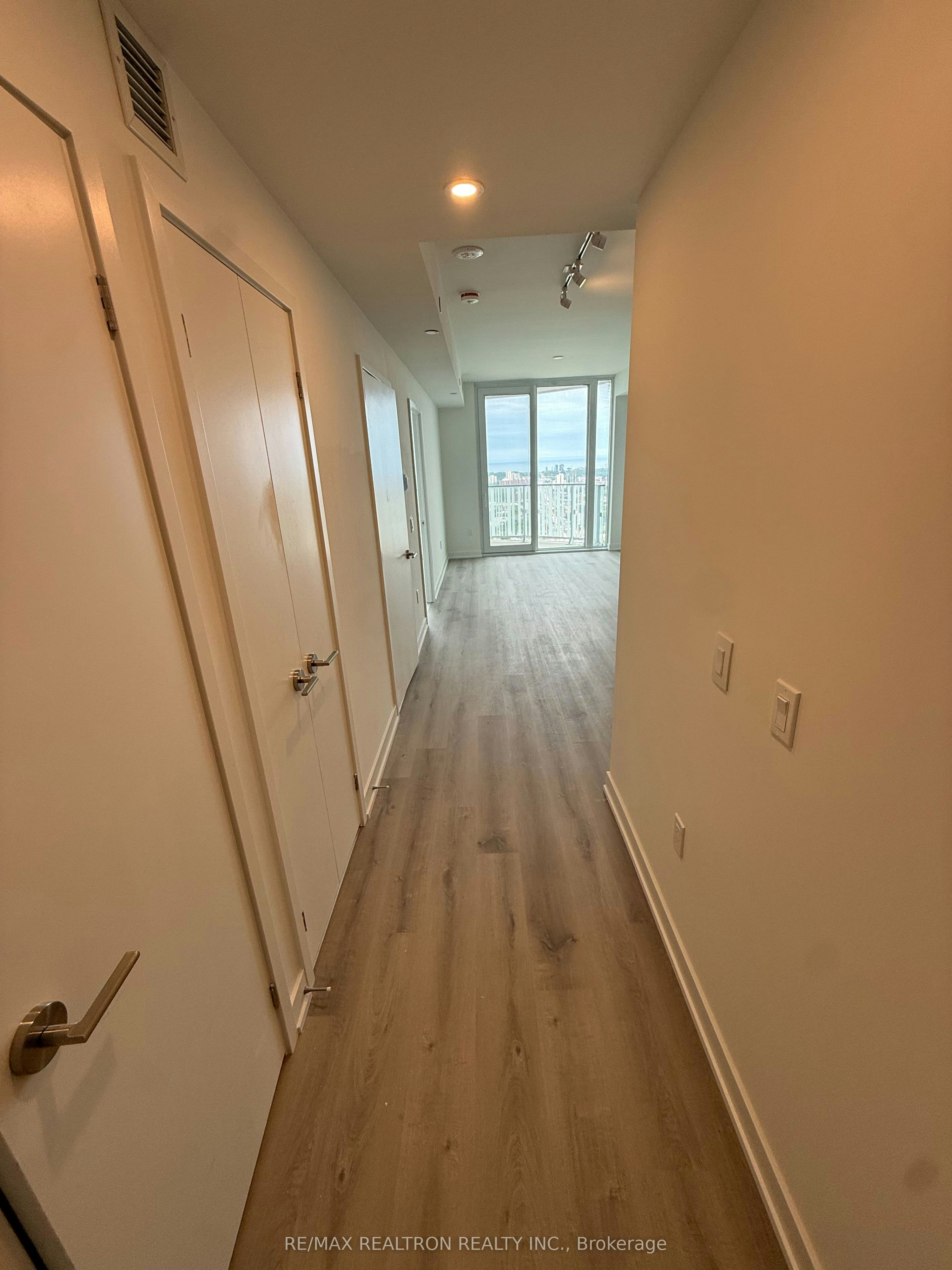 2912-1 Fairview Road, Mississauga, ON, L5A 0B4 - 3