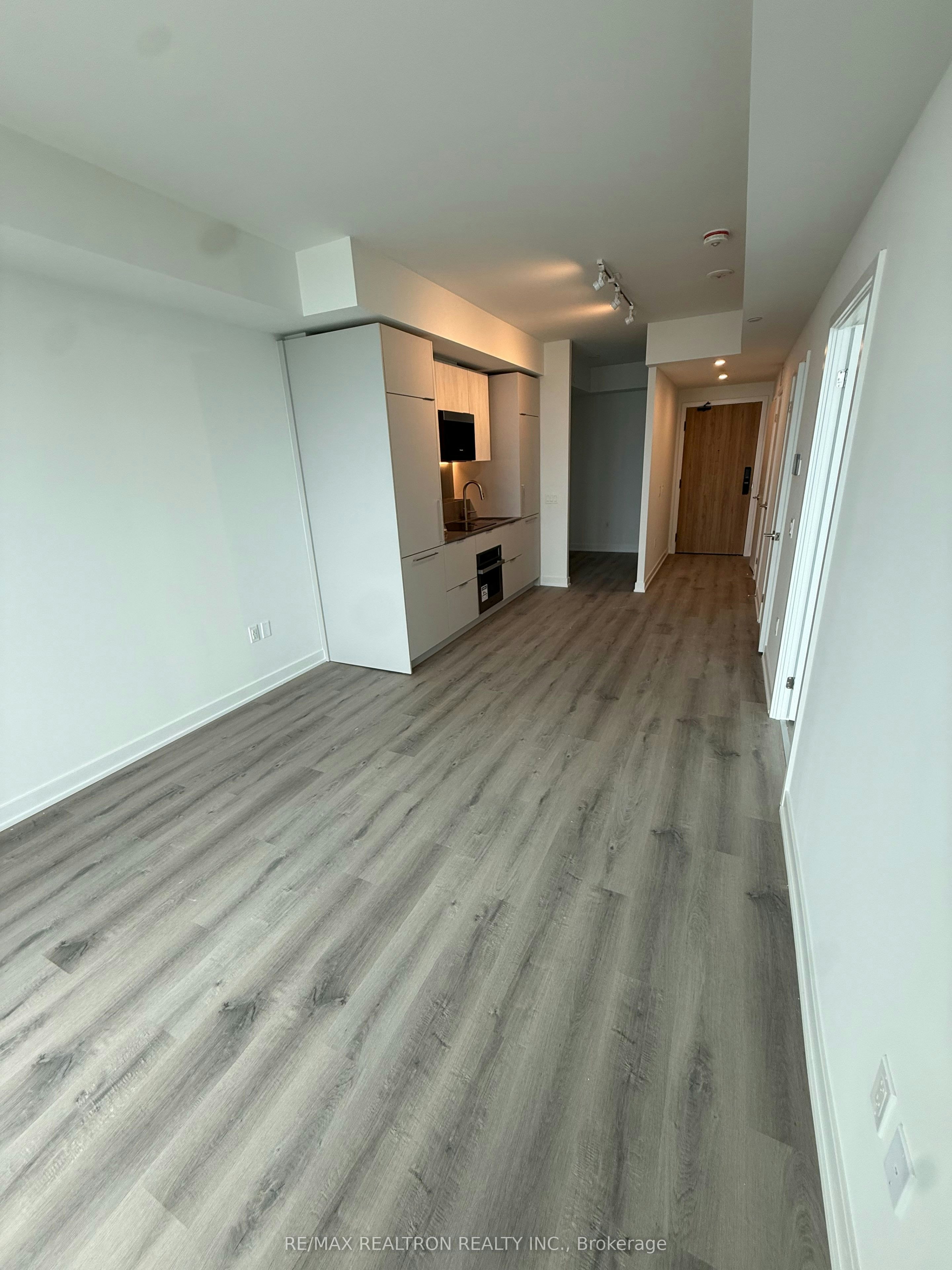 2912-1 Fairview Road, Mississauga, ON, L5A 0B4 - 2