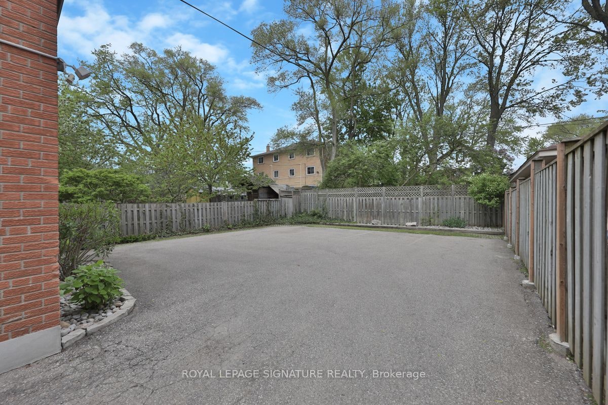 2-65 Mississauga Road, Mississauga, ON, L5H 2H9 - 17