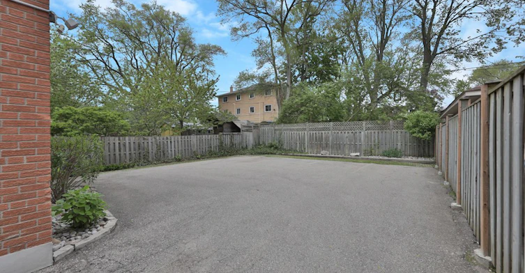 2-65 Mississauga Road, Mississauga, ON, L5H 2H9 - 17
