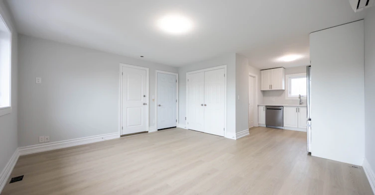Upper-83 Burr Avenue, Toronto, ON, M6L 1V3 - 12
