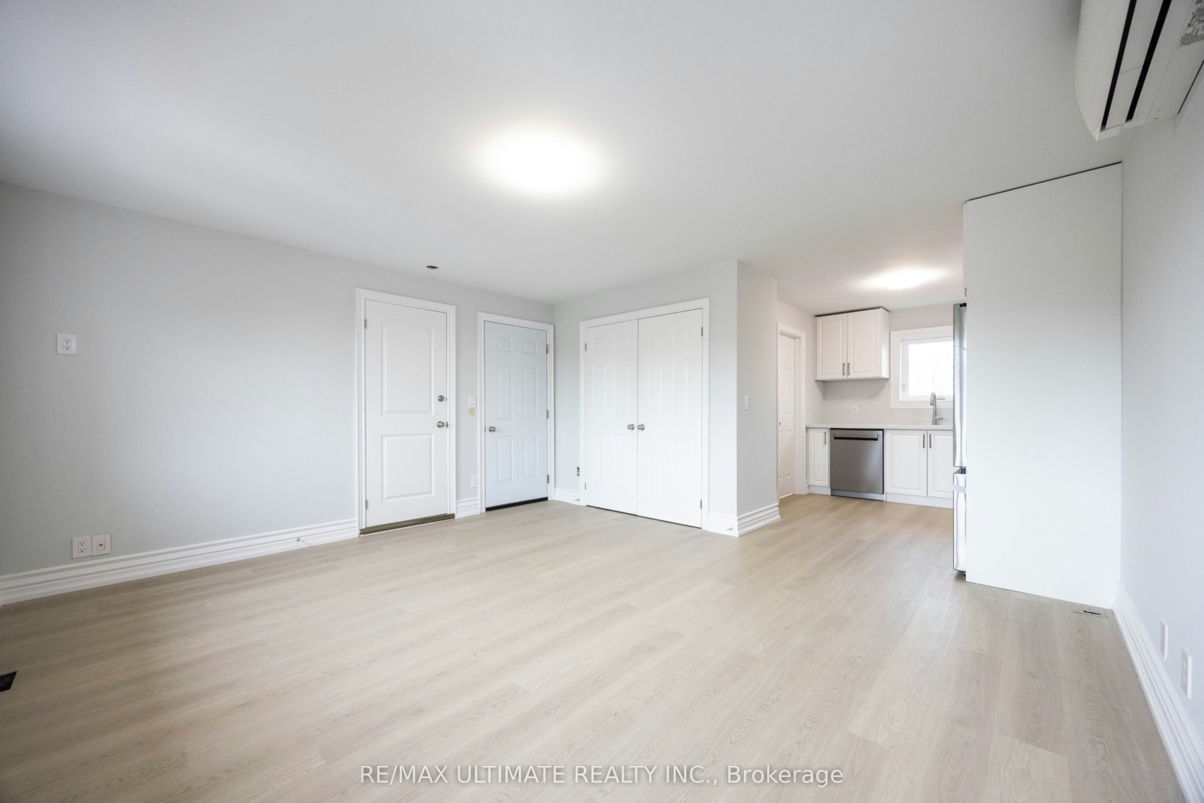 Upper-83 Burr Avenue, Toronto, ON, M6L 1V3 - 11