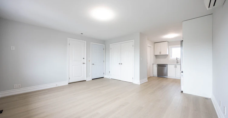 Upper-83 Burr Avenue, Toronto, ON, M6L 1V3 - 11