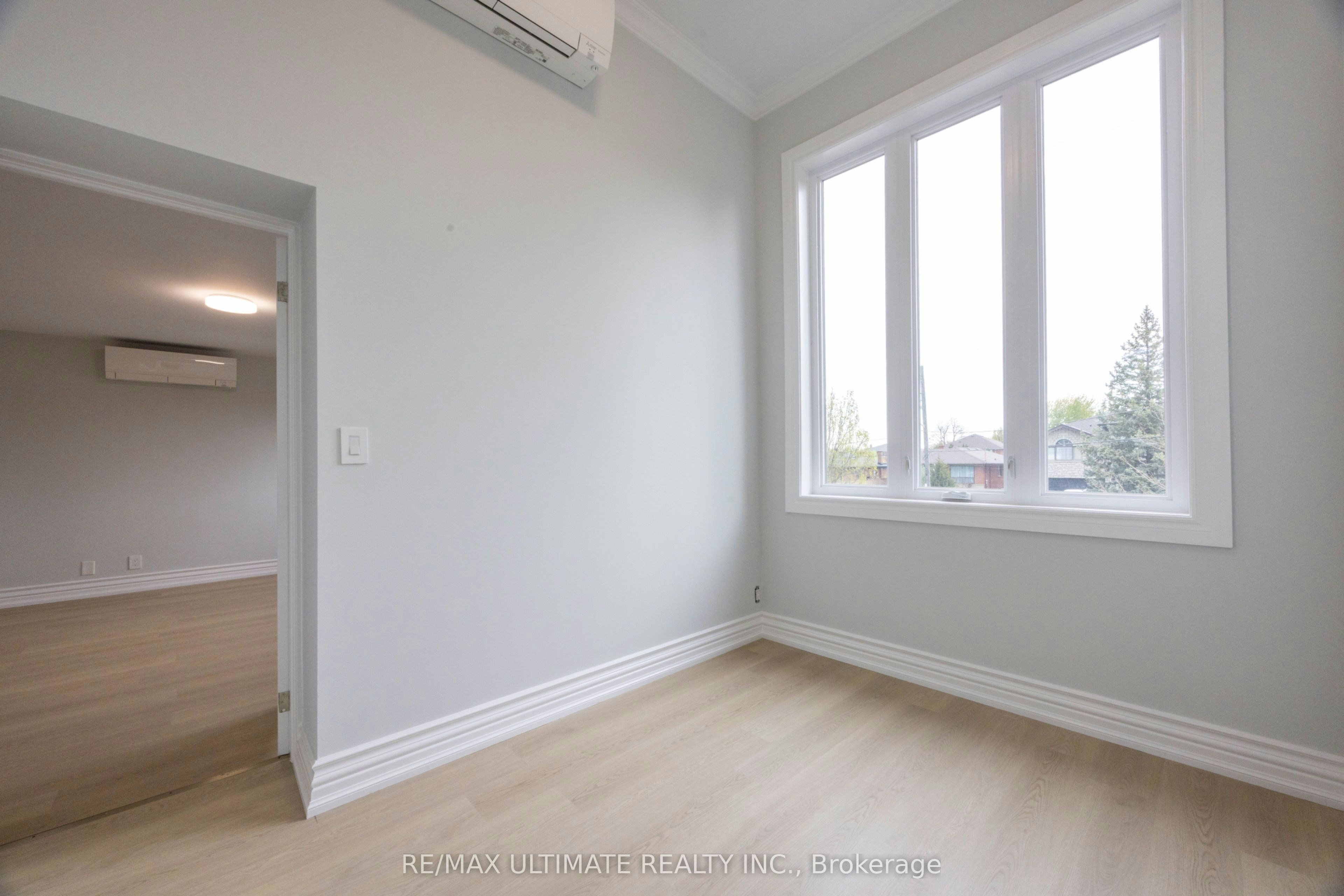 Upper-83 Burr Avenue, Toronto, ON, M6L 1V3 - 10