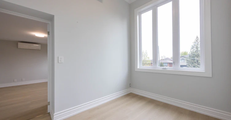 Upper-83 Burr Avenue, Toronto, ON, M6L 1V3 - 10