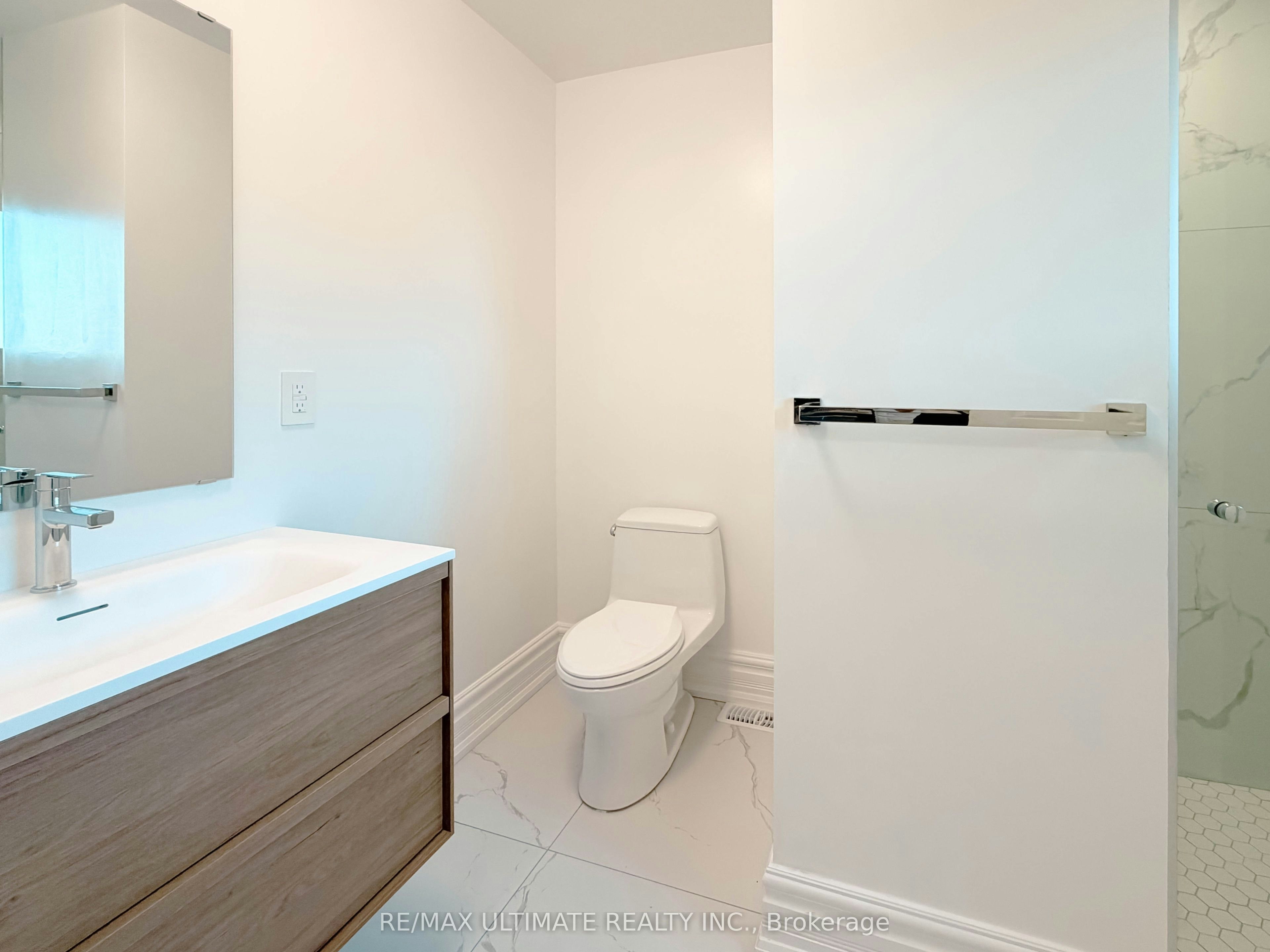 Upper-83 Burr Avenue, Toronto, ON, M6L 1V3 - 4