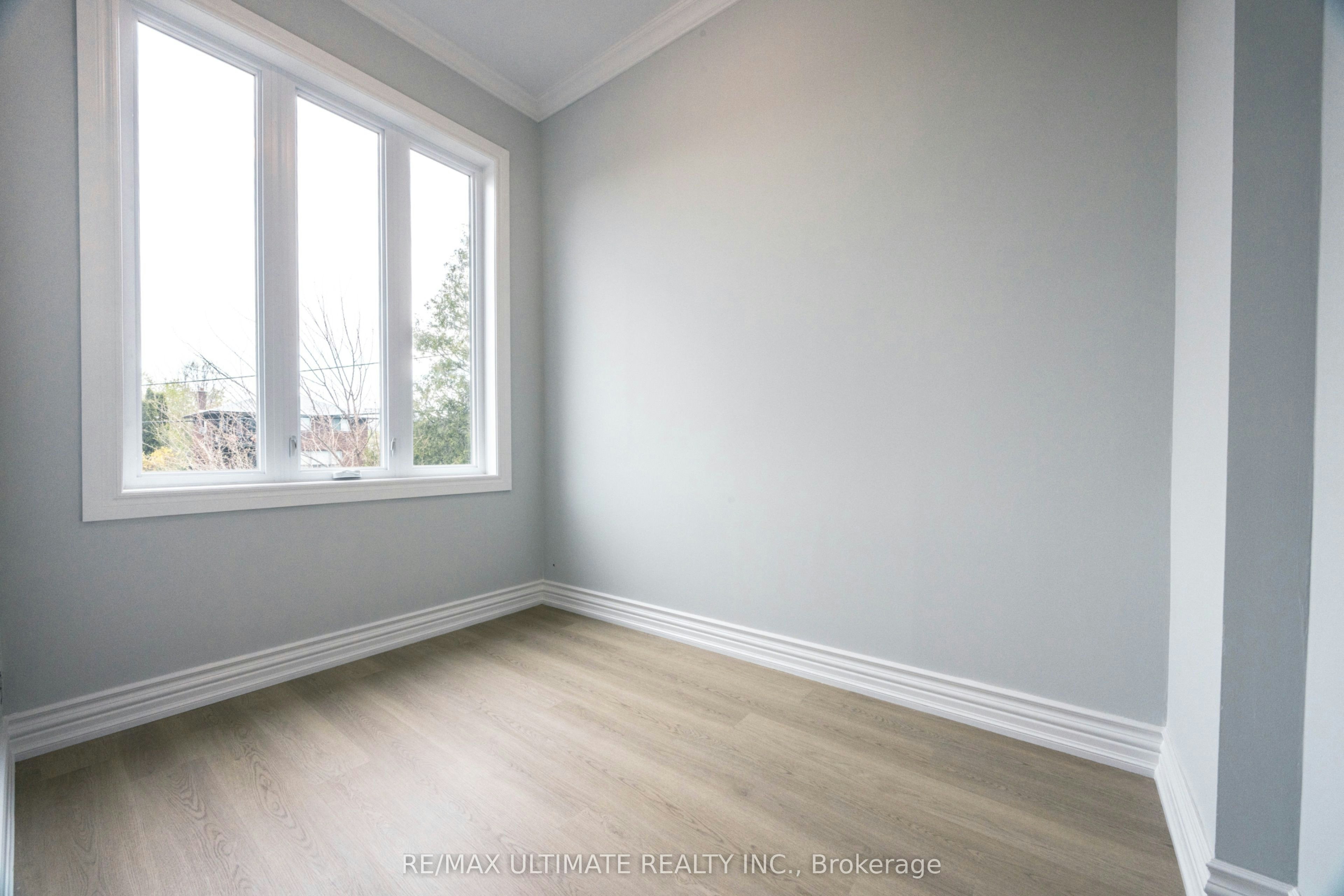 Upper-83 Burr Avenue, Toronto, ON, M6L 1V3 - 9