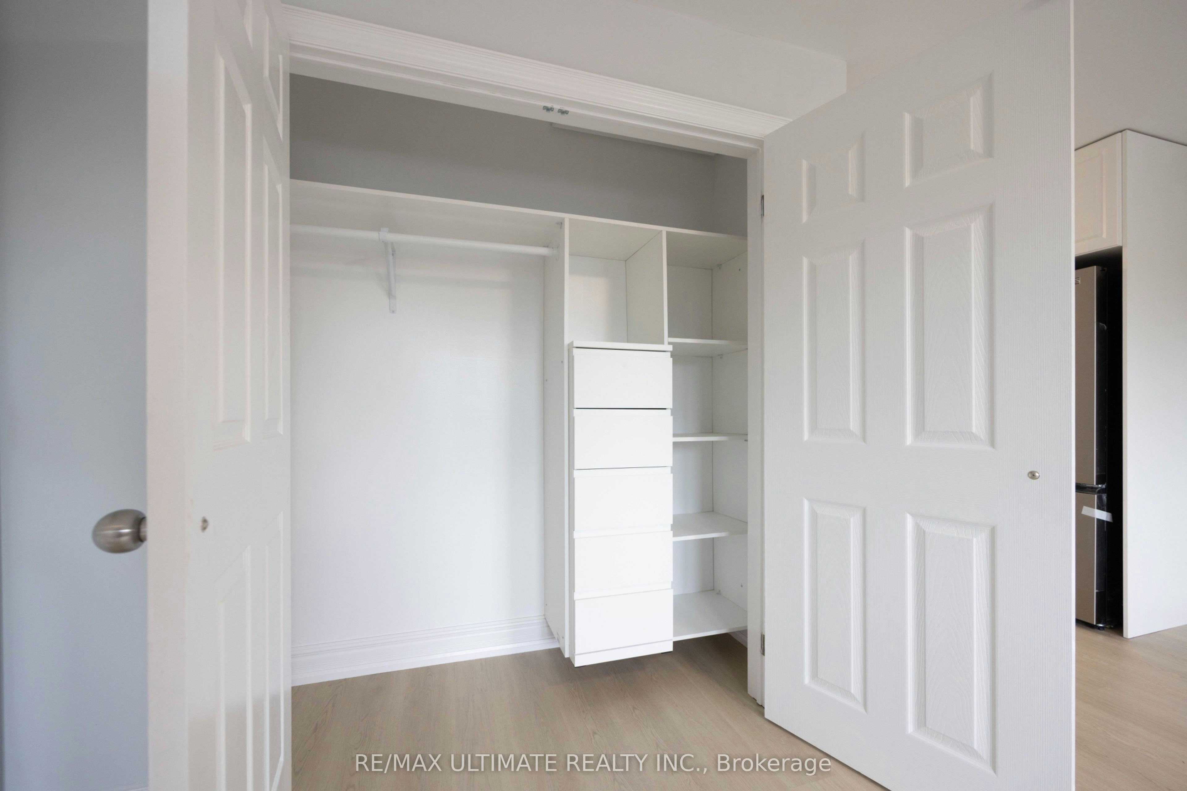 Upper-83 Burr Avenue, Toronto, ON, M6L 1V3 - 6