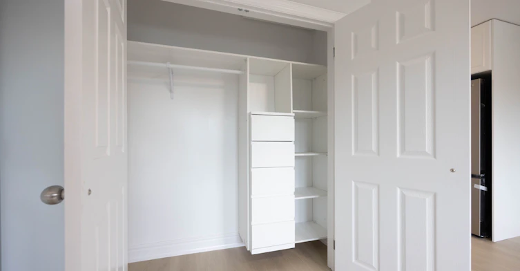 Upper-83 Burr Avenue, Toronto, ON, M6L 1V3 - 6
