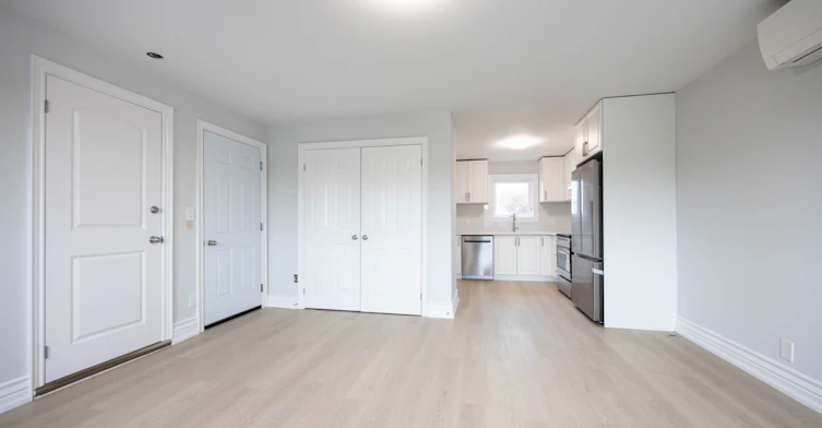 Upper-83 Burr Avenue, Toronto, ON, M6L 1V3 - 13
