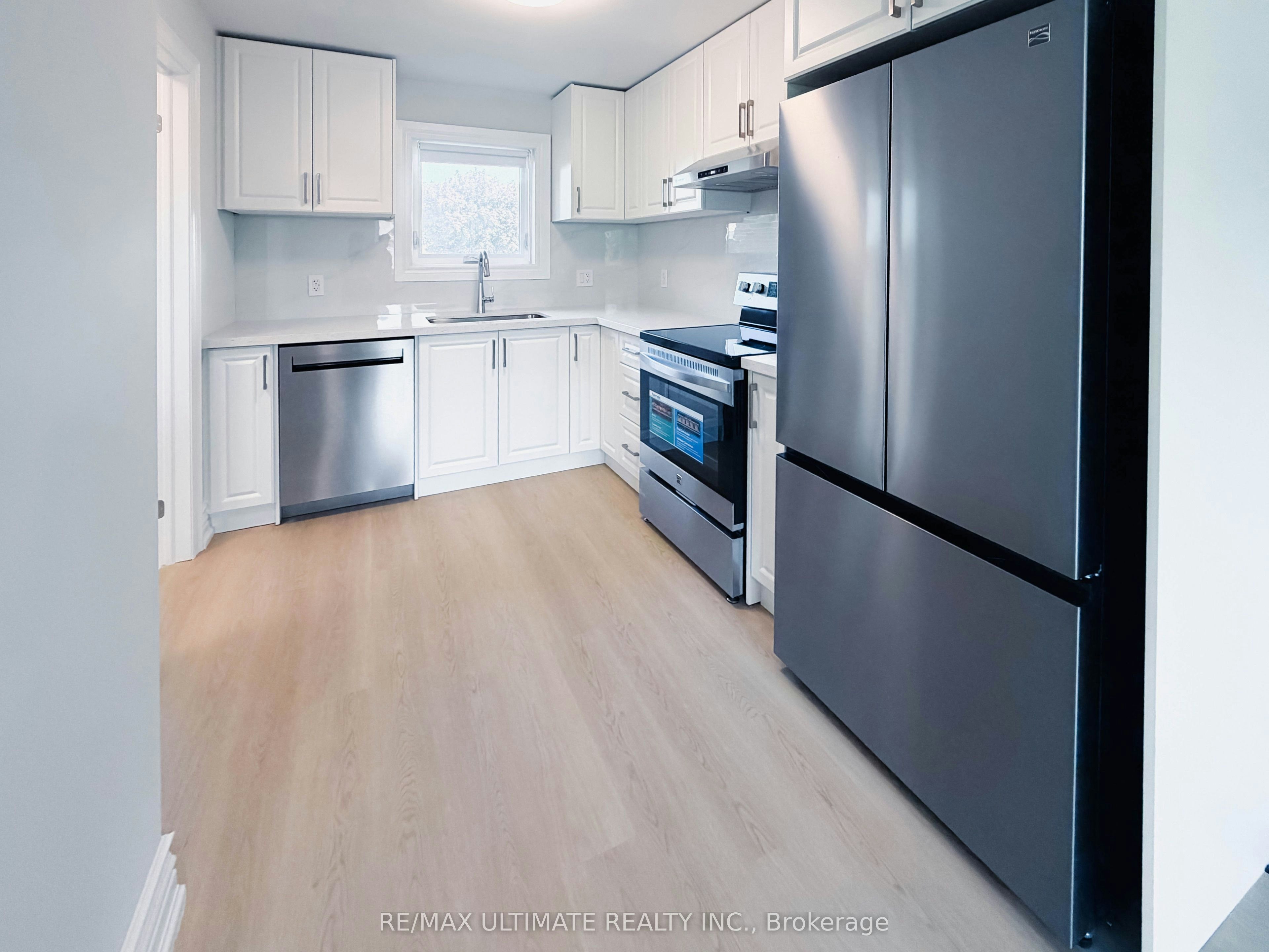 Upper-83 Burr Avenue, Toronto, ON, M6L 1V3 - 2
