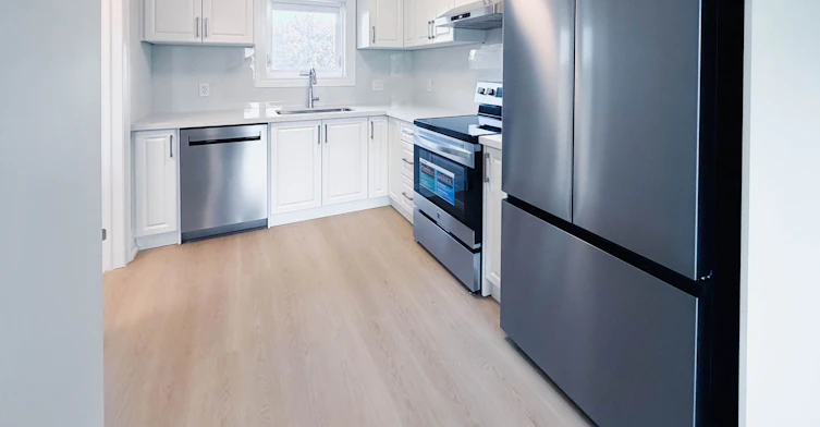 Upper-83 Burr Avenue, Toronto, ON, M6L 1V3 - 2