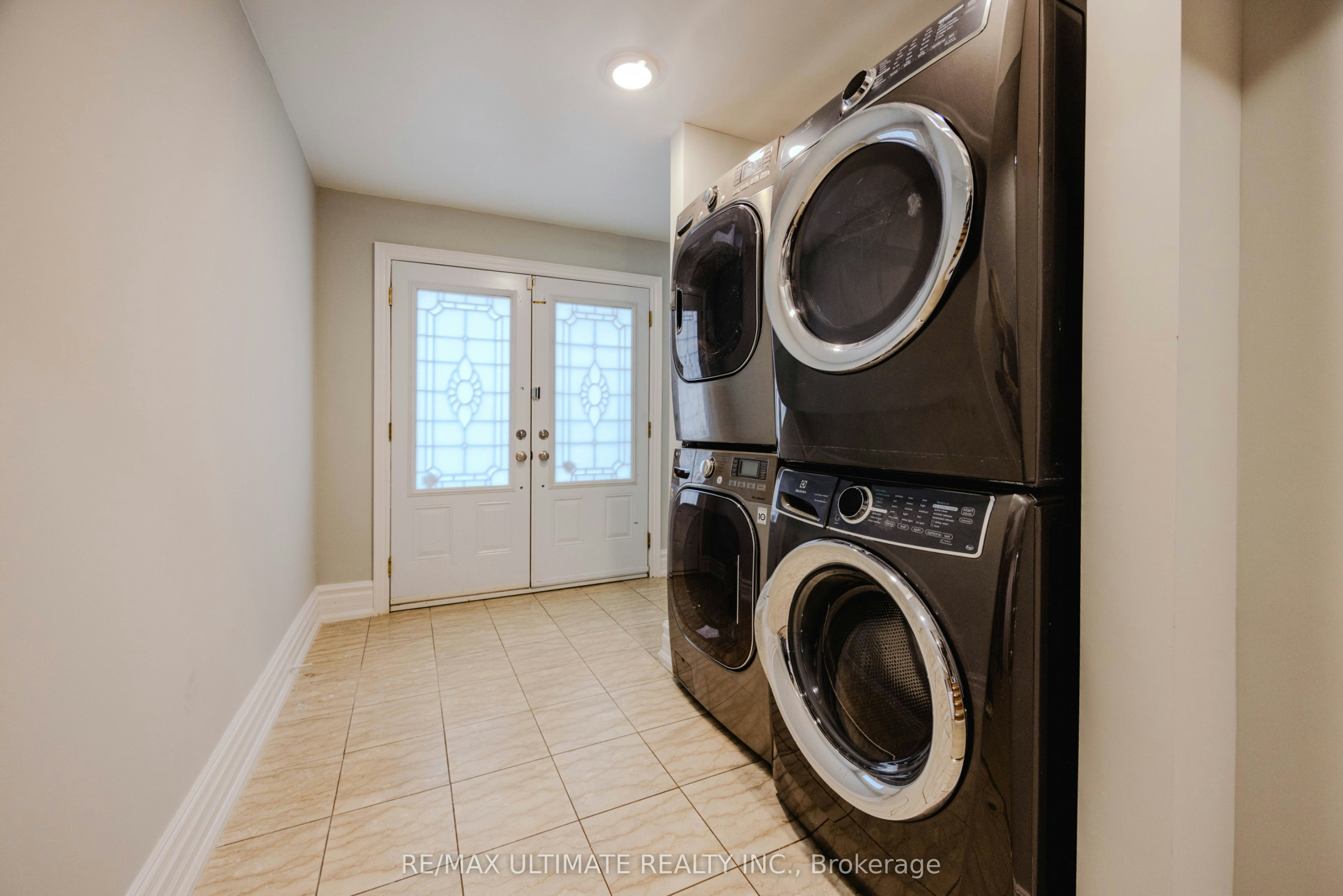 Upper-83 Burr Avenue, Toronto, ON, M6L 1V3 - 14