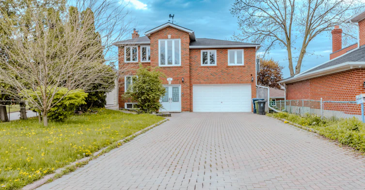 Upper-83 Burr Avenue, Toronto, ON, M6L 1V3