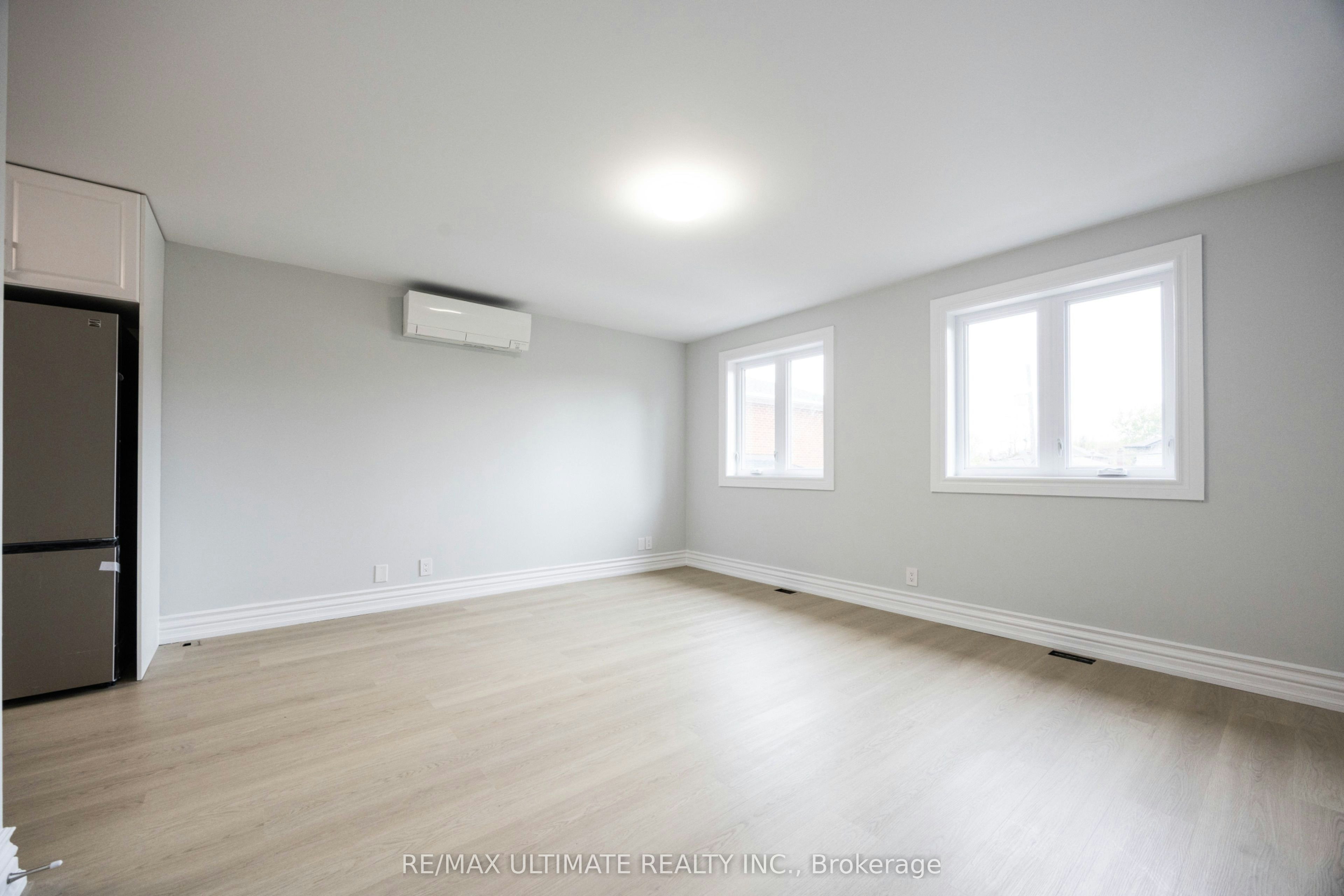 Upper-83 Burr Avenue, Toronto, ON, M6L 1V3 - 5