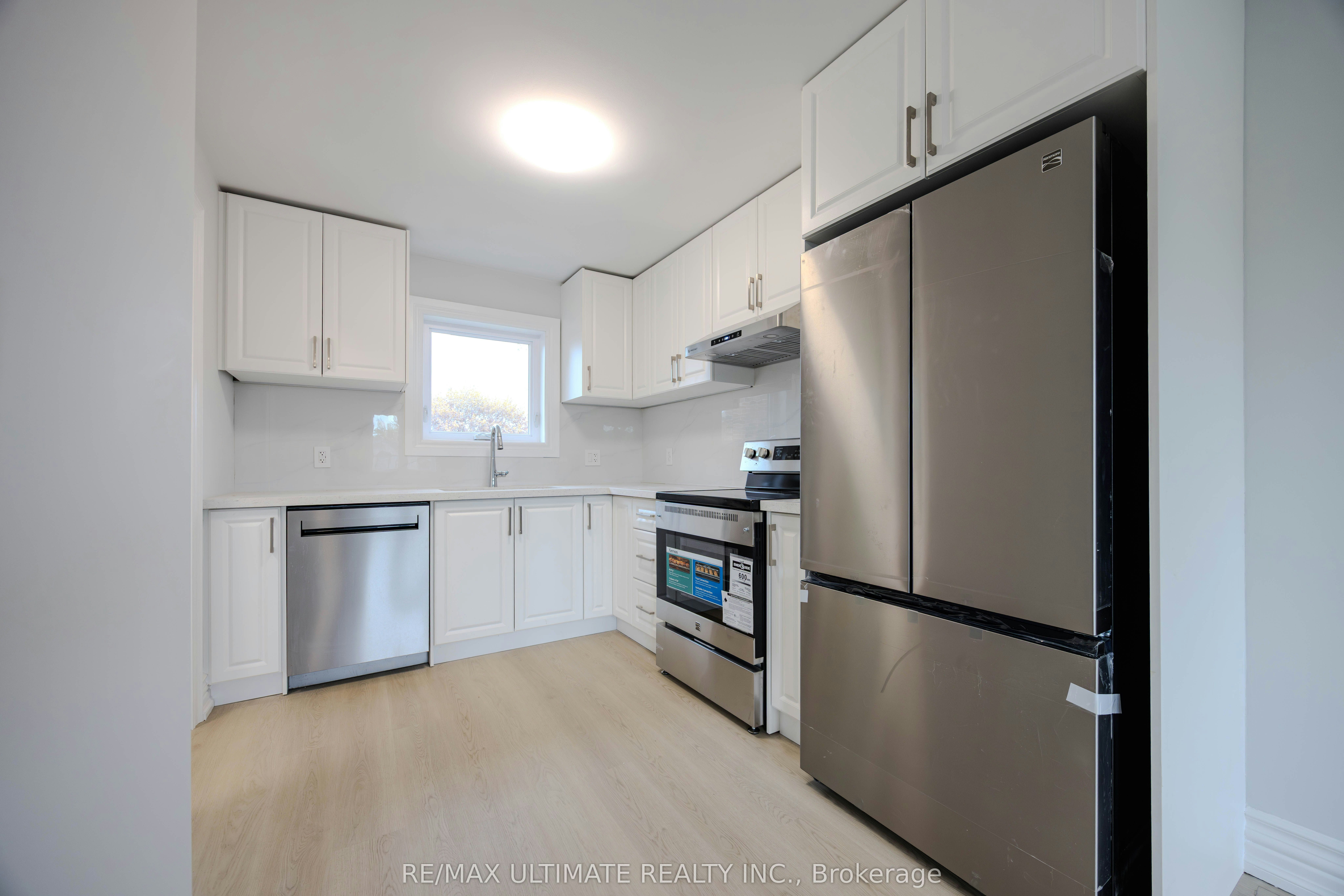 Upper-83 Burr Avenue, Toronto, ON, M6L 1V3 - 3