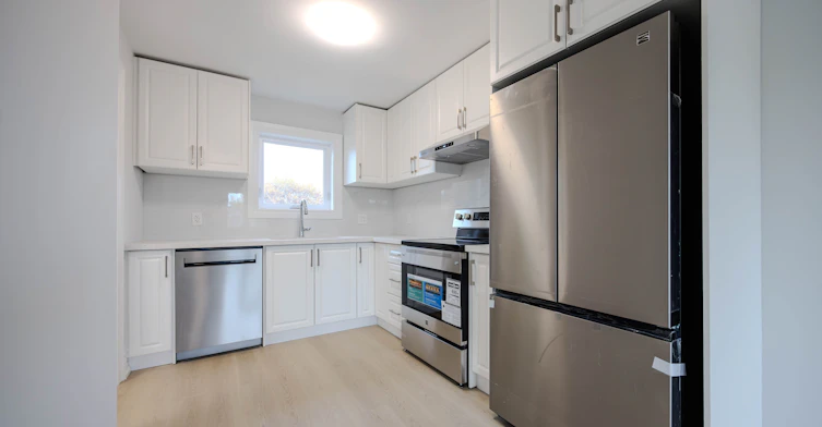 Upper-83 Burr Avenue, Toronto, ON, M6L 1V3 - 3