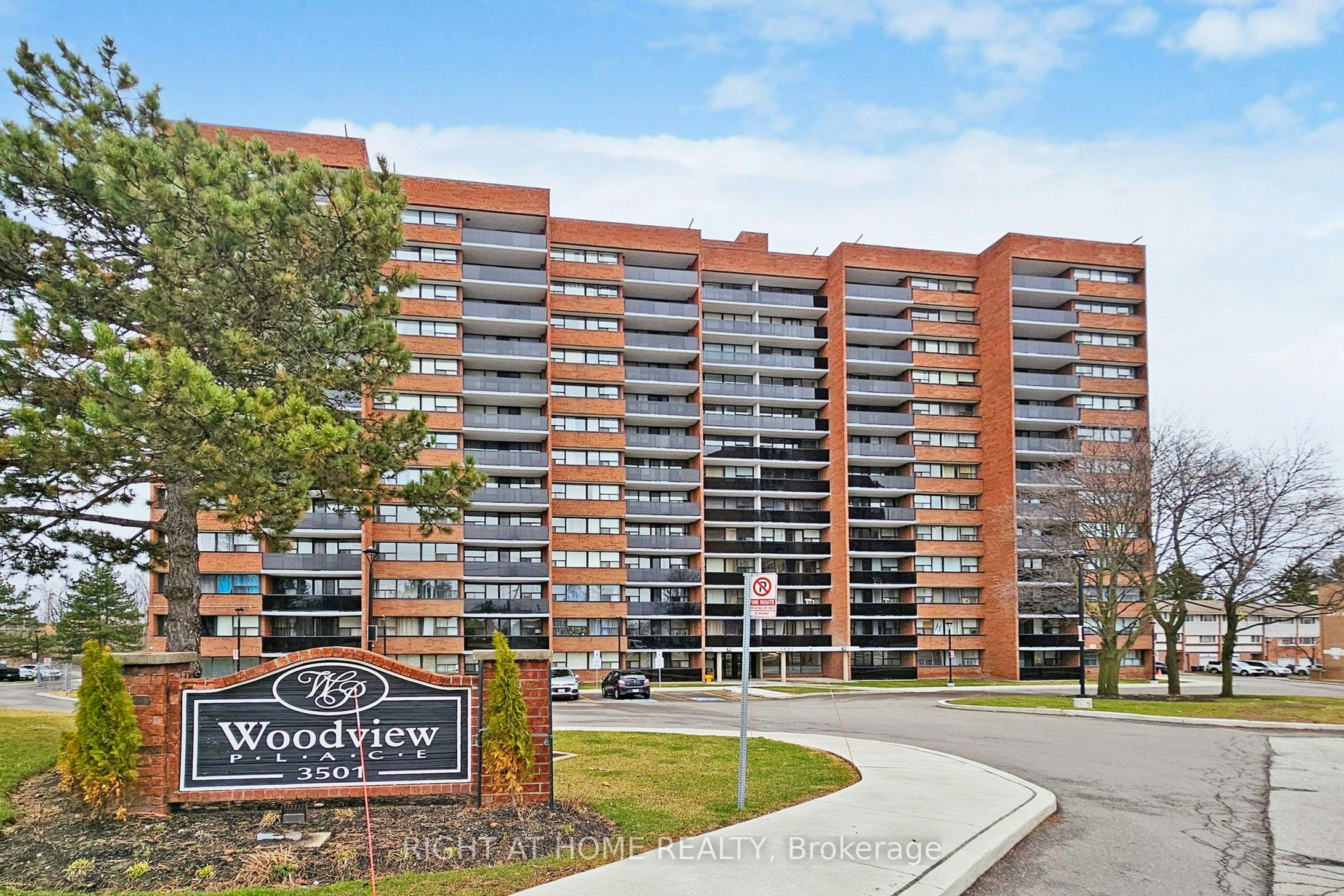 812-3501 Glen Erin Drive, Mississauga, ON, L5L 2E9